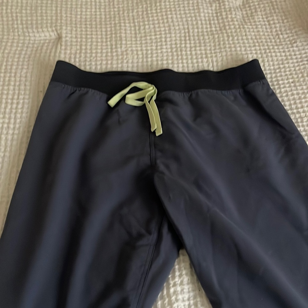 Figs Livingston yoga scrub pant
